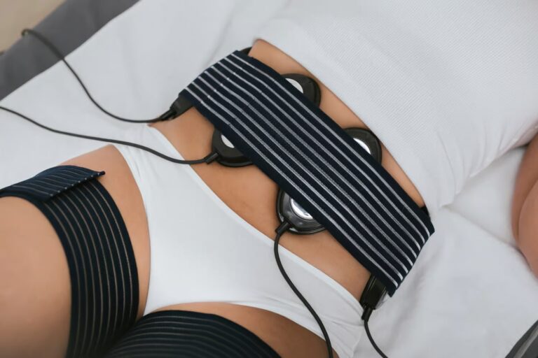 Liposana 3 in Berlin, ie Symbiose aus Ultraschall, Frequenz und EMS in einer einzigartigen 3-Phasen-Technologie.